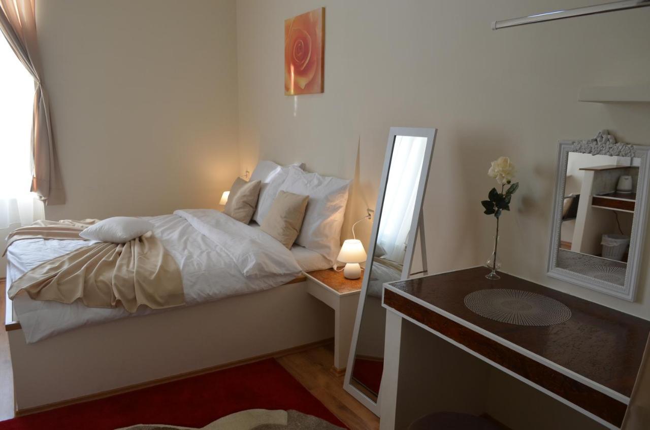 Apartman & Infinity *