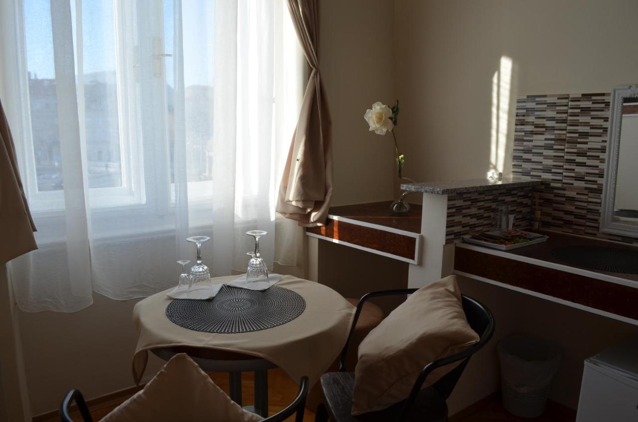 Apartman & Infinity *