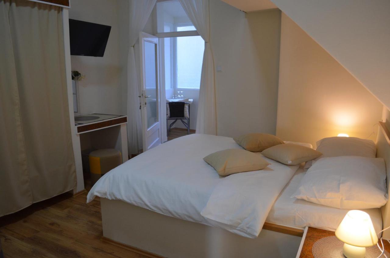 Apartment & Infinity *